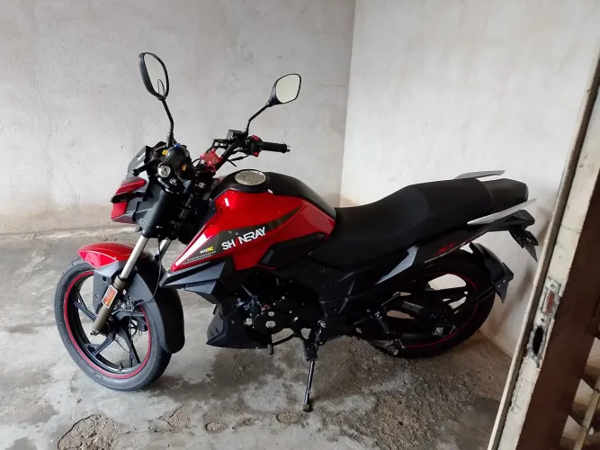Vendo ela. Moto toda boa e revisada.