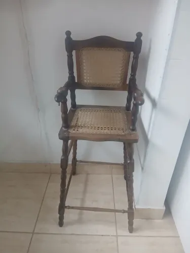Cadeira de alimentação infantil vintage