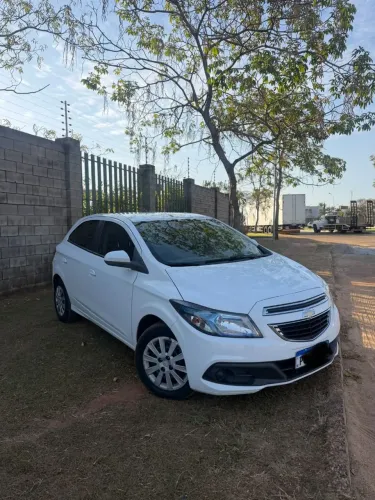 Chevrolet Onix Hatch LT 1.4 8V Flex Power Mec. 4P 2016