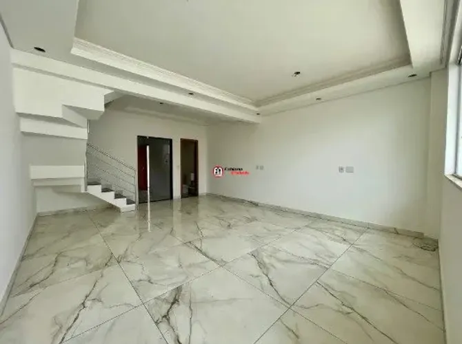 Casa com 3 Quartos e 3 banheiros para Alugar