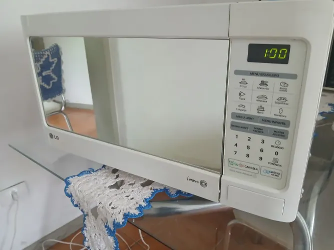 Micro-ondas espelhado LG 28 litros