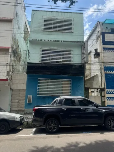 Vendo ou Alugo Prédio Comercial ou Residencial c/ 3 Pisos sendo 7 Salas Amplas no Centro 