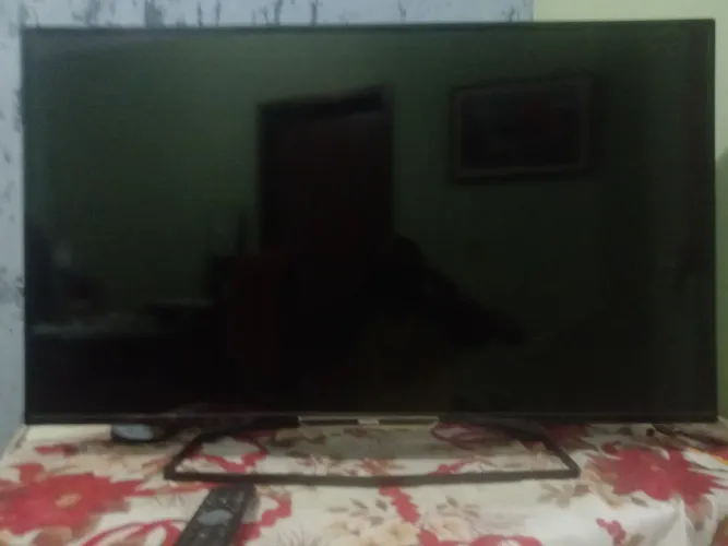 Vendo Smart TV Phillips 43", Show de imagem linda, funcionando perfeitamente, com pedestal