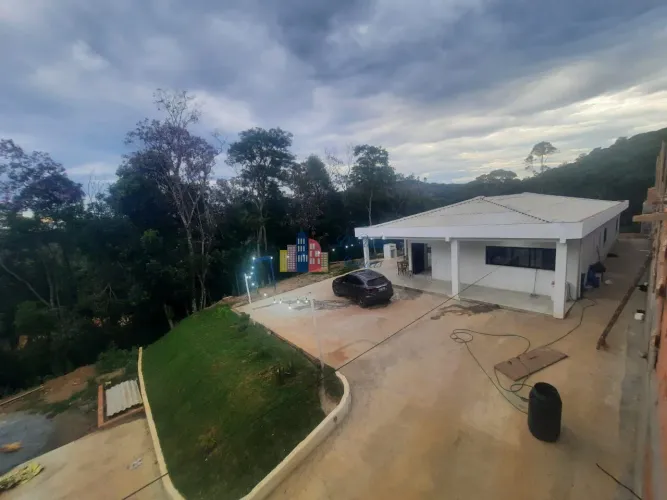 Chácara de Luxo no Recanto Maravilha III em Santana de Parnaíba: 4 quartos, 4 suítes, 2 sa