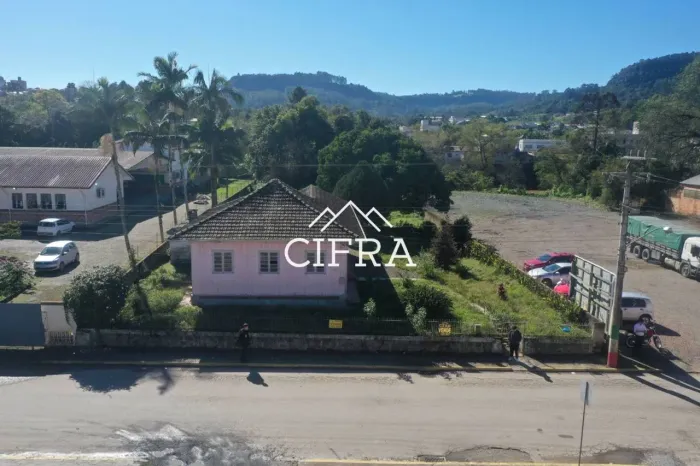 Casa de Madeira - Venda - 2.018m2 - Investimento - Área Comercial - Centro - Laurentino