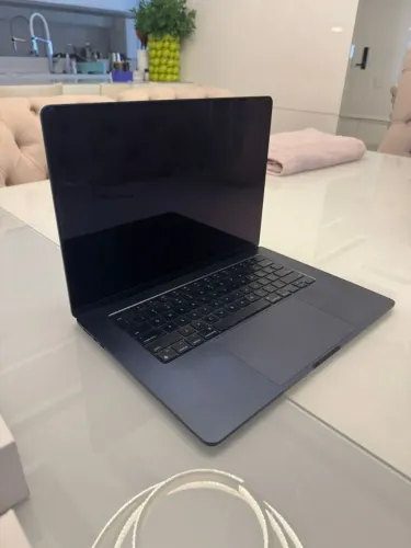 Macbook Air M2 15 polegadas - 8gb de RAM- Midnight