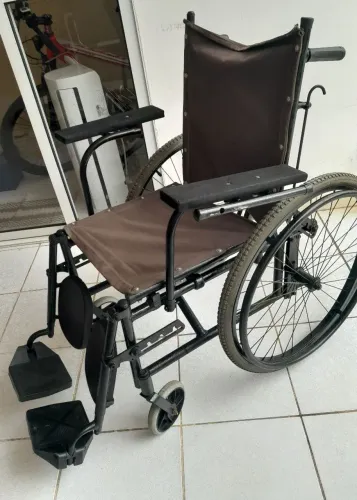 Cadeira de rodas 225 reais no cartão.