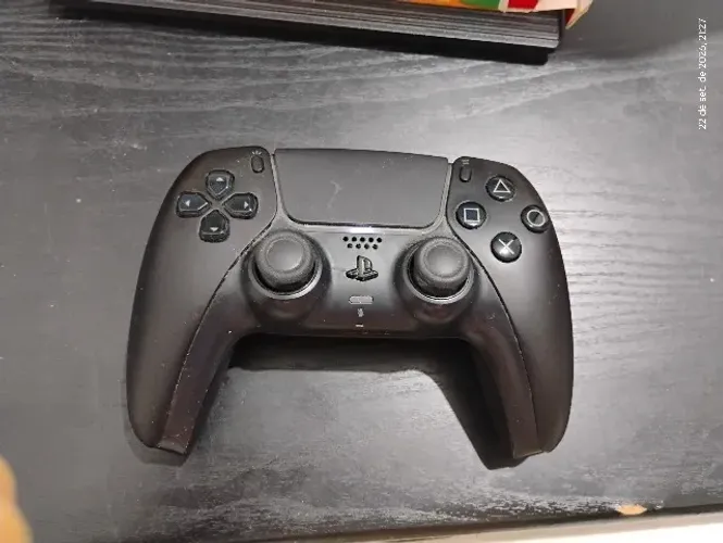 Vendo controle de PS5 - Dualsense preto com drift no direcional analógigo esquerdo.