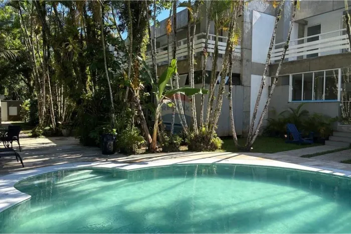 Casa em condomínio para locação com 3 suítes a 250 metros da praia em Barra do Una