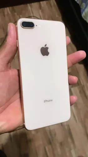 iPhone 8 Plus 64 gb bateria 60 % todo original pega tudo acompanha capas Í carregador
