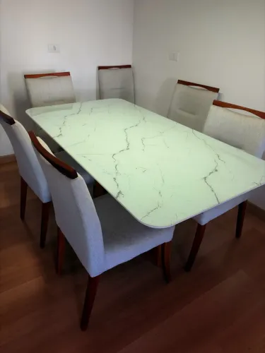 Mesa de jantar com cadeiras
