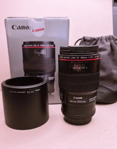 Canon EF 100mm f/2.8L Macro IS USM ? caixa, pouch e parasol ET-73