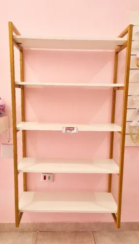 Prateleira em MDF para Perfumaria ou Loja de Cosméticos em perfeito estado
