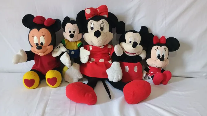 Lote de pelúcias Mickey e Minnie antigos