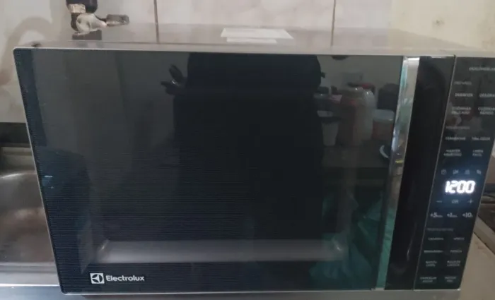 Microondas Electrolux de 36 litros novo