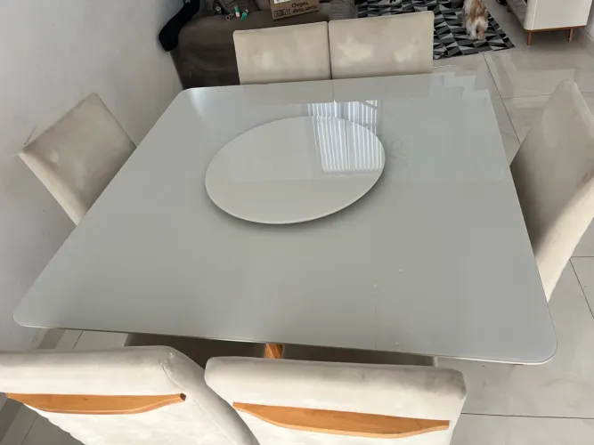 Mesa de jantar com cadeiras