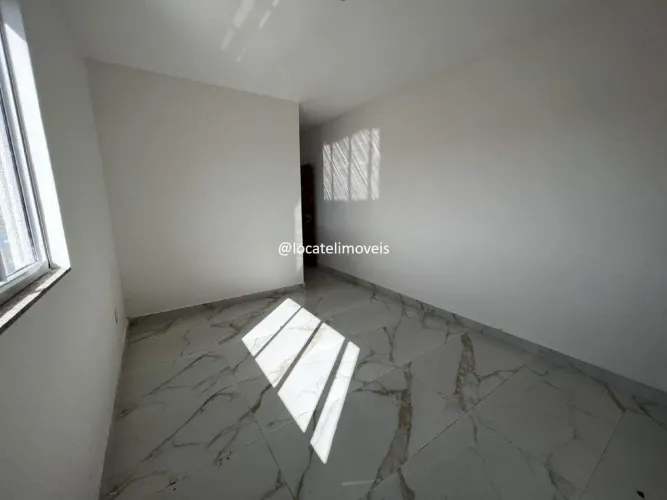 Apartamento de 02 quartos, localizado no bairro Cardoso