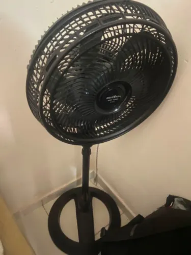VENDE-SE UM VENTILADOR PARA USO OU RETIRADA DE PEÇAS 