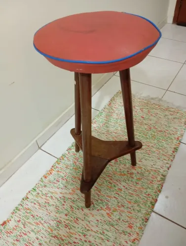 BANQUETA TRIPÉ MADEIRA MODELO PALITO ANOS 70