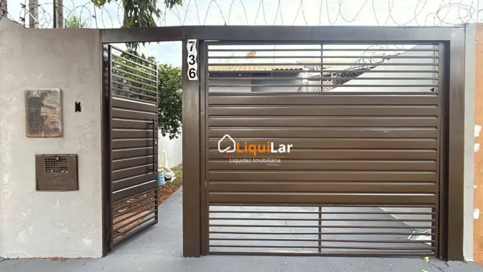Jardim Noroeste com 2 Quartos, Amplo Quintal e Totalmente Reformada