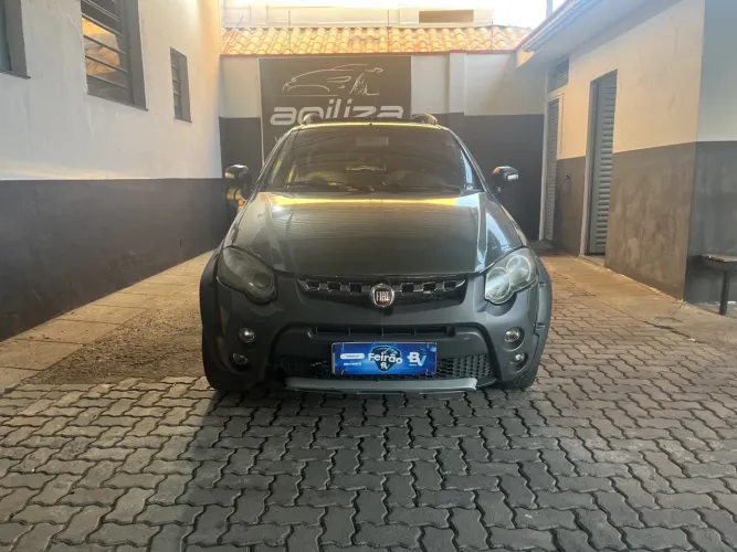 Fiat Strada Adv. Ext. 1.8 Locker Dual.flex CE 2013