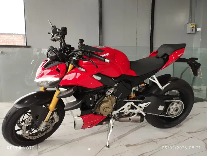 Ducati V4 S 2022