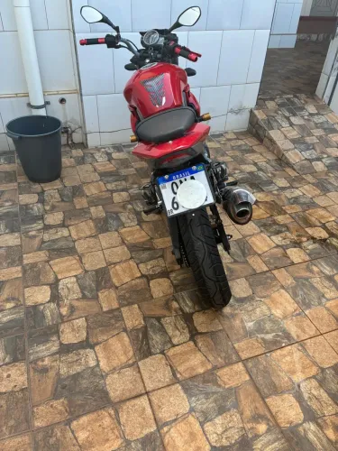 Vende ou troca por CB 300 ou fazer volta no pix 