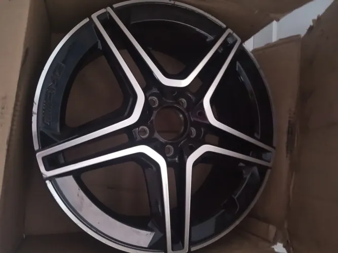 Roda Mercedes C300 aro 18