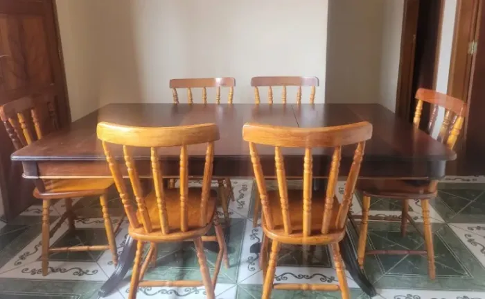 Conjunto Mesa de sucupira com 6 cadeiras + 2 extensoras da mesa