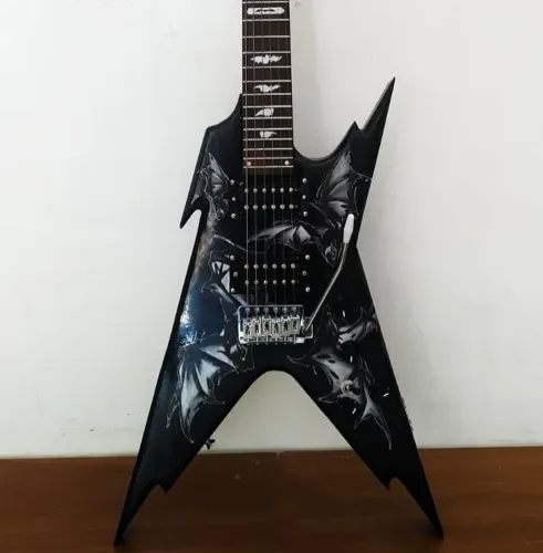 Guitarra 6 cordas arte morcego seminova