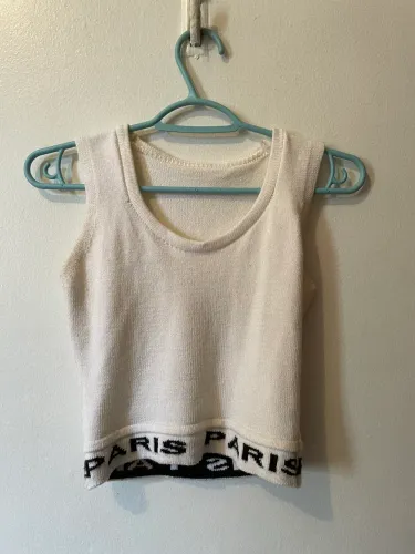 Cropped off white