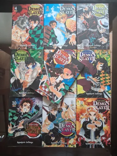 Mangás Demon Slayer (volumes 1 ao 10)