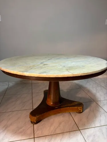 Mesa de mármore branca base madeira de lei
