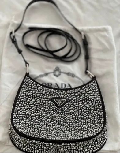 Bolsa Prada Cléo com strass