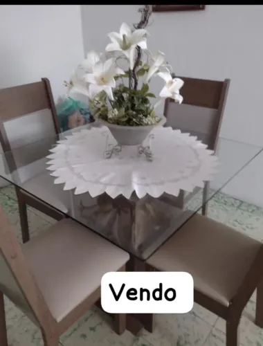 Mesa de jantar redonda semi nova