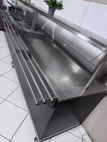 Buffet restaurante quente e frio