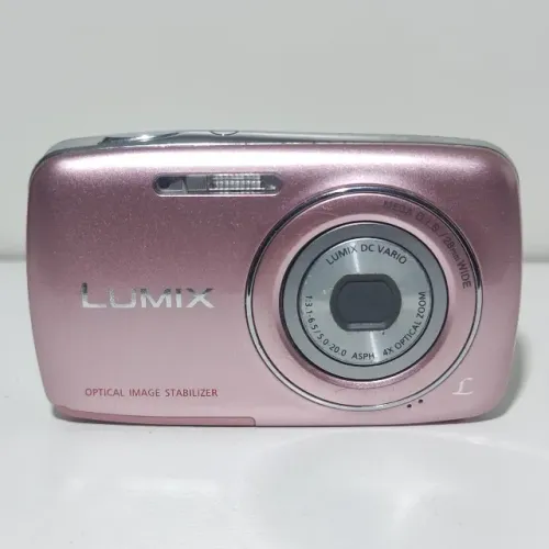 Câmera Digital Lumix DMC-S1 12.1MP 5x Rosa com Acessórios e Brinde (Leia)