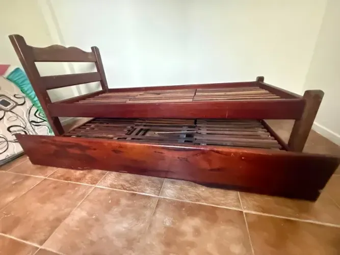 vendo bicama de madeira macica