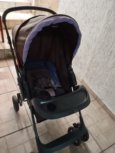 Carrinho de bebê reversível