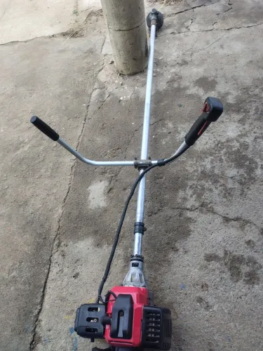 Roçadeira Toyama RT