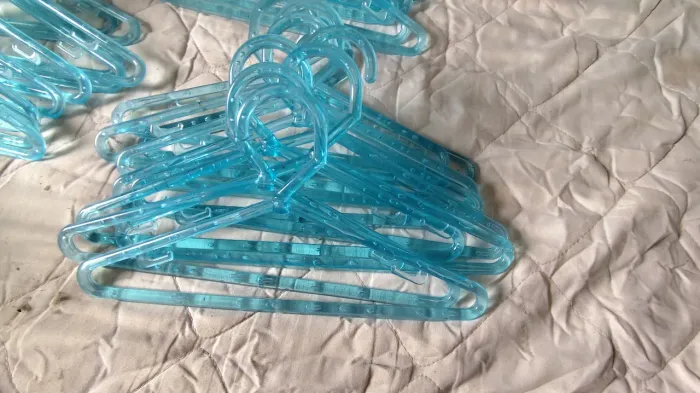 Cabides infantil em acrílico azul