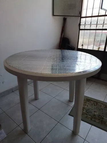 MESA DE PLÁSTICO DESMONTÁVEL 
