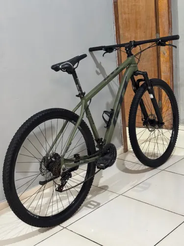 Bike GTI aro 29 semi-nova