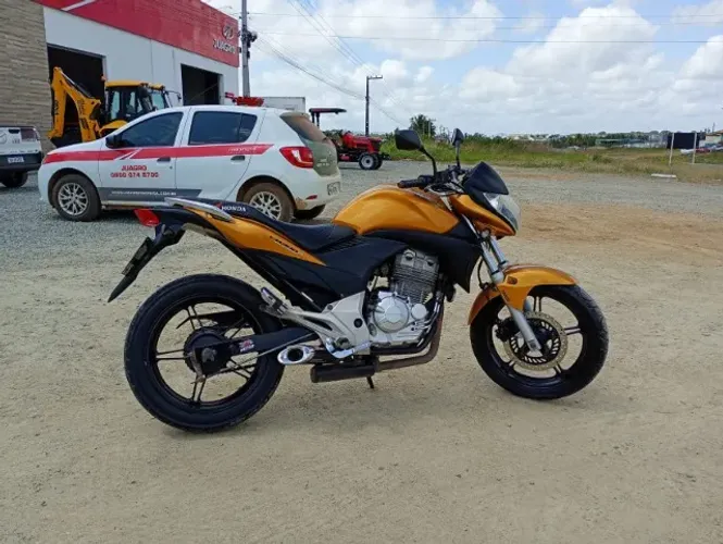 HONDA CB 300 2011
