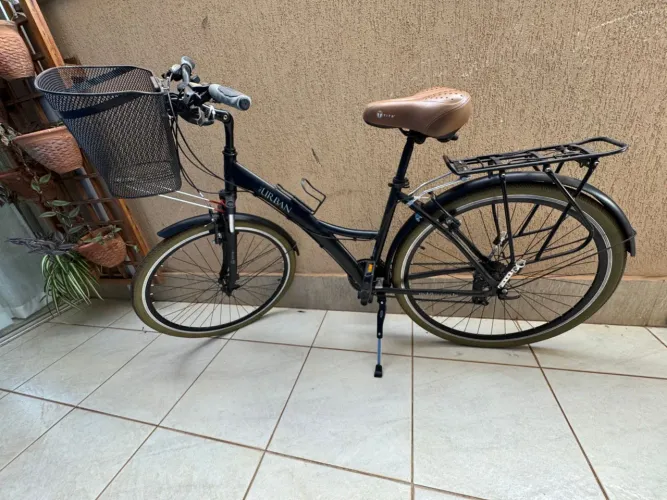 Bicicleta Tito Urban aro 700 - Excelente estado. Frete por conta do comprador 