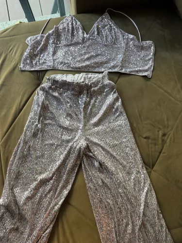 Conjunto cropped e calça de paête em lilás 