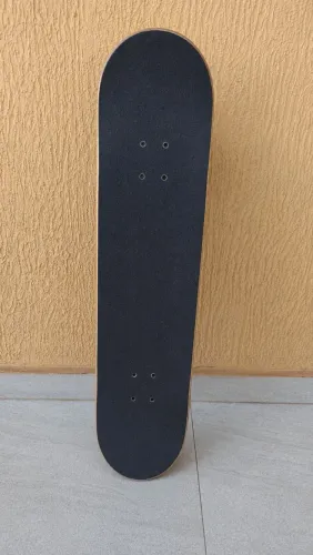 Skate solo decks muito conservado, shape em ótimo estado, truks firmes, rodas e rolamentos