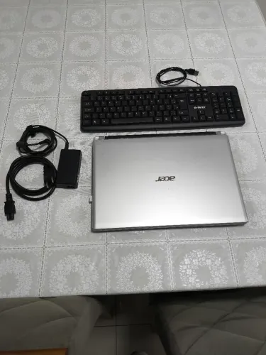 Notebook Acer 8 GB RAM e com 256 HD.