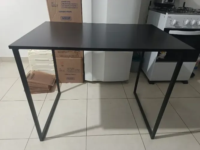 Mesa Compacta 90CM Estilo Industrial - Moderna para Canto do Café