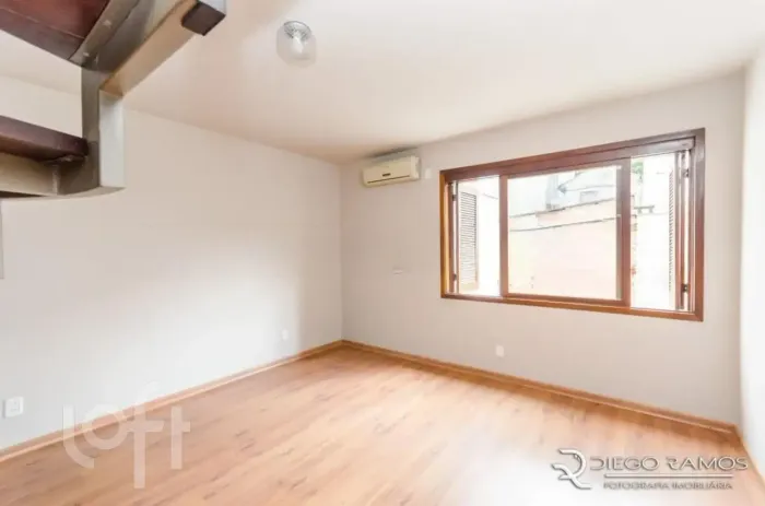 Ótimo duplex com 143 m2, com 3 quartos em Mont Serrat, abaixo do valor de mercado.